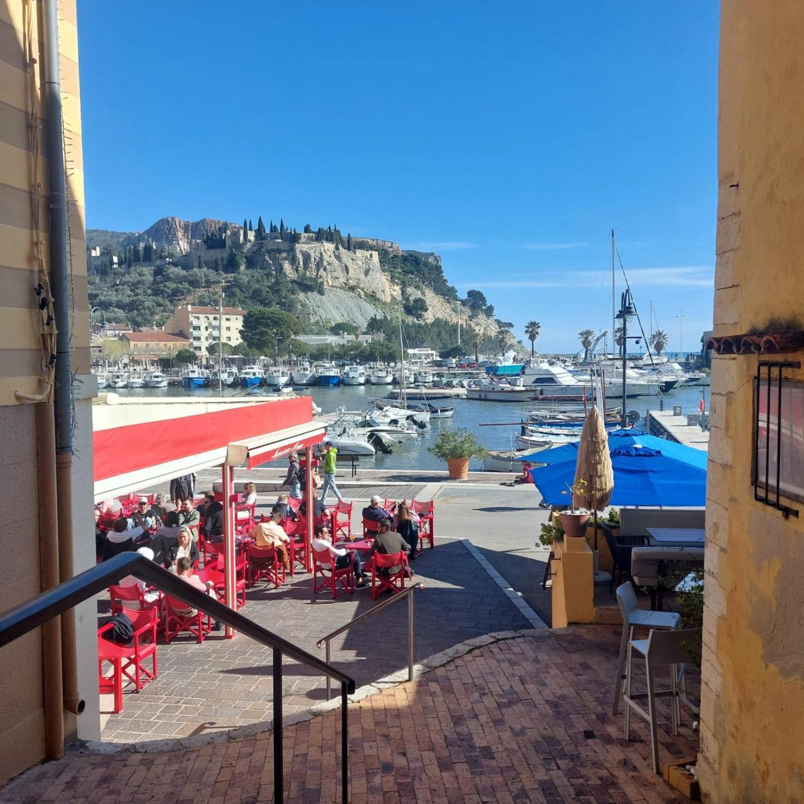 Appartement Le Mehari Cassis Bagian luar foto